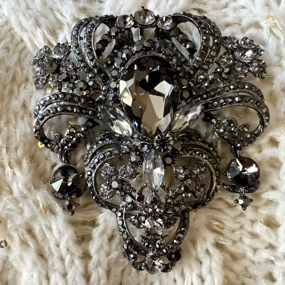 Elegant GUNMETAL Grey Crystal COCKTAIL Wedding PARTY Rockstar WHIMSIGOTH Brooch